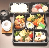 【仕出料理】お勤め先のランチタイムを彩りませんか？美味しい料理をお届けし、楽しいひとときを演出します。忙しい日々の中、心を込めた手作りの料理でリフレッシュするひとときをぜひお楽しみください。ご注文やご相談はお気軽にどうぞ。