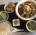ボリューム満点のランチ定食☆唐辛子・花椒・豆板醤・スパイスなどが効いた本格的な辛さと美味さが魅力の四川麻婆豆腐もご用意◎広々とした店内は車椅子でも入店可能です。