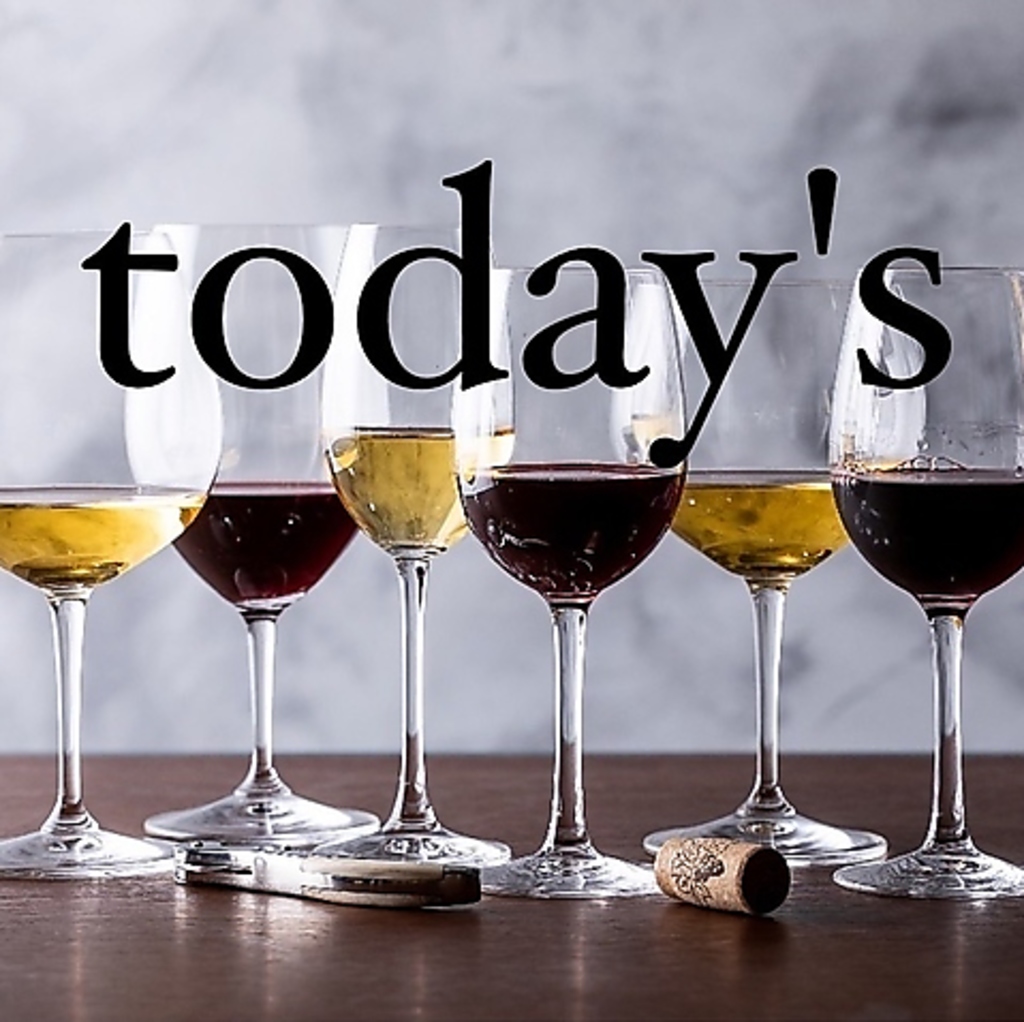 ソムリエが選りすぐったワインを常時5～6種類ご用意。食事に合ったワインを量り売りでご提供します。