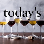 ソムリエが選りすぐったワインを常時5～6種類ご用意。食事に合ったワインを量り売りでご提供します。