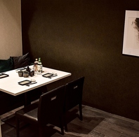 広々テーブルで心ゆくまで。貸切利用で特別な宴会を演出