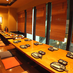 8名様以上でお座敷の貸切も可能です。足を伸ばしてゆっくりお寛ぎいただけます。飲み会や宴会にご利用ください！