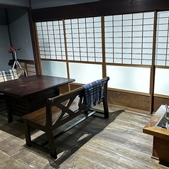 4人掛けテーブルの別角度の画像です。