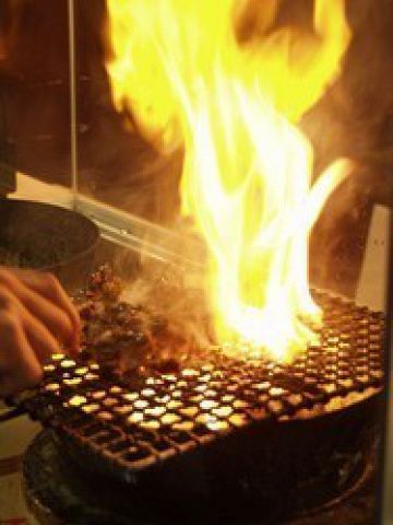 博多中州で連日大盛況の『ぢどり屋』！名物「もも焼き」など伝統の味を神田で！