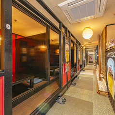 カウンター席は、仕事帰りに気軽に立ち寄れる場所として最適です◎おひとり様も大歓迎で、ゆったりとプライベートな時間をお楽しみいただけます♪仕事の疲れを癒しながら、特別なひとときをお過ごしください！皆様のご来店を心よりお待ちしております！