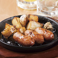 料理メニュー写真&nbsp;ソーセージの鉄板焼き