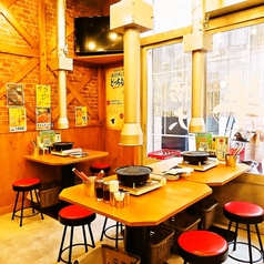 レトロな店内★各種飲み会や宴会に！ワイン、スパークリングもラム肉にぴったり！