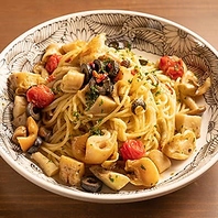 期間限定パスタから、彩り豊かな自家製アラカルトなど
