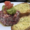 料理メニュー写真&nbsp;希少！黒毛和牛のタルタルwithガーリックバゲット