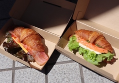 スモークサーモンとクリームチーズのサンド　ドリンク付き