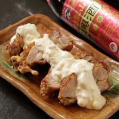 本場仕込みの甘酢と、手作りの特製タルタル。心もお腹も満たされる、自慢の一皿。メインにもおつまみにも◎の写真