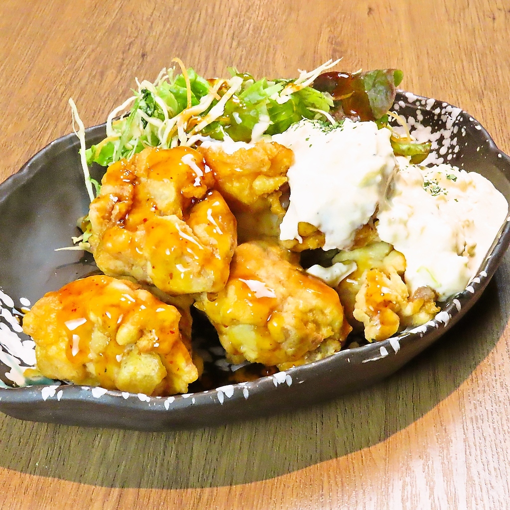 宮崎名物！タルタルソースとの相性◎ボリューム満点の鶏肉をカラッと揚げタルタルソースでまろやかに