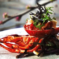 例）オマールのヴァプール　銀餡と芽吹き山菜のソースで