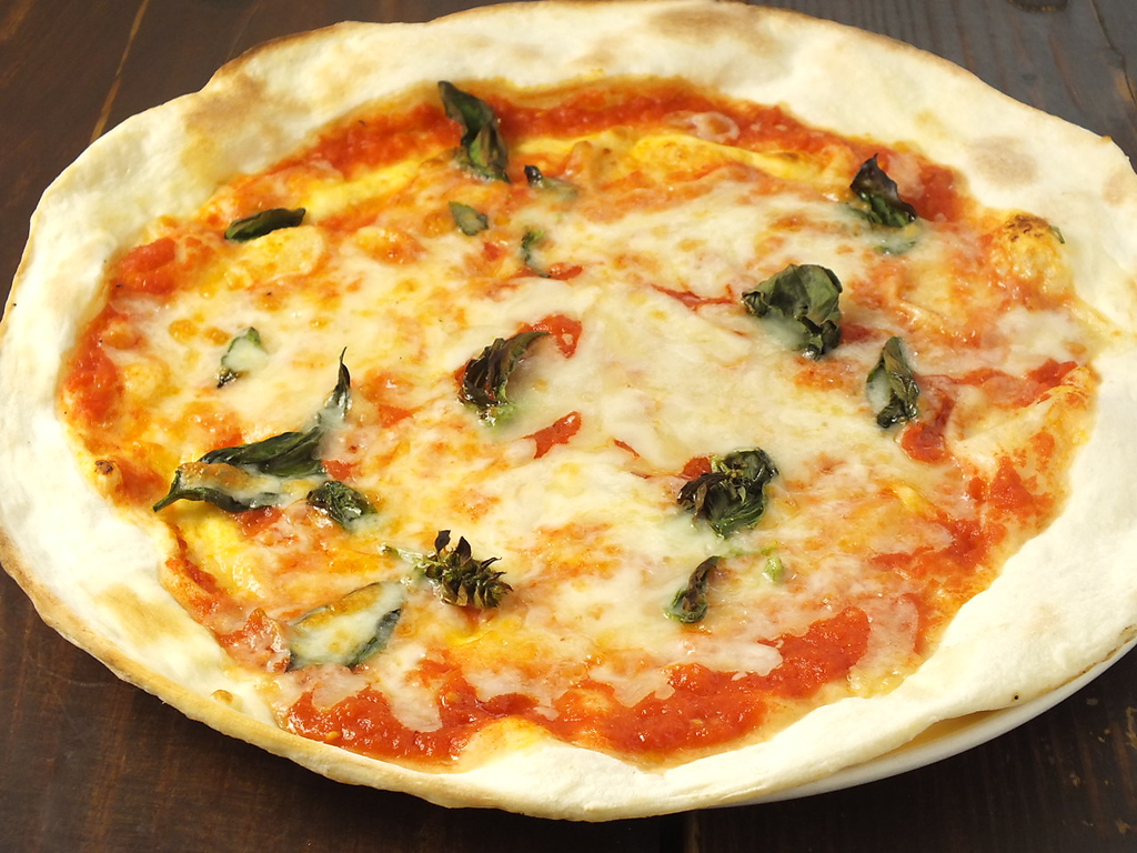 生地から作る窯焼きマルゲリータは店長オススメ！