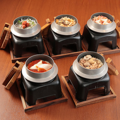 【絶品釜飯】旨味がギュッと詰まった「鶏ときのこの釜飯」等豊富な種類からお好みの味を見つけてください！の写真