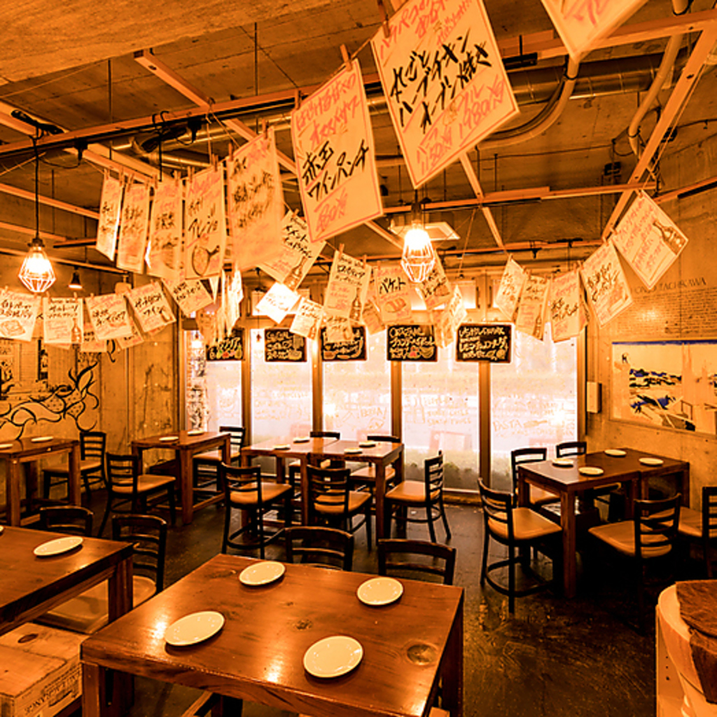 【大小テーブル席】利用人数に合わせてレイアウト変更可◎同僚とのちょっとした飲み会等にもおすすめ