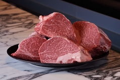 鉄板焼ならではの【ステーキ】は、産地にこだわらずその日1番美味しい素材を厳選して仕入れております。の写真