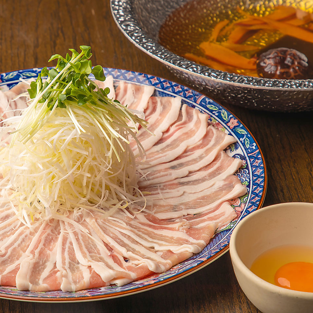 ご宴会は国産豚のしゃぶや特選牛のすき焼き、豪華八寸盛合せなど贅を尽くしたお料理が味わえます。