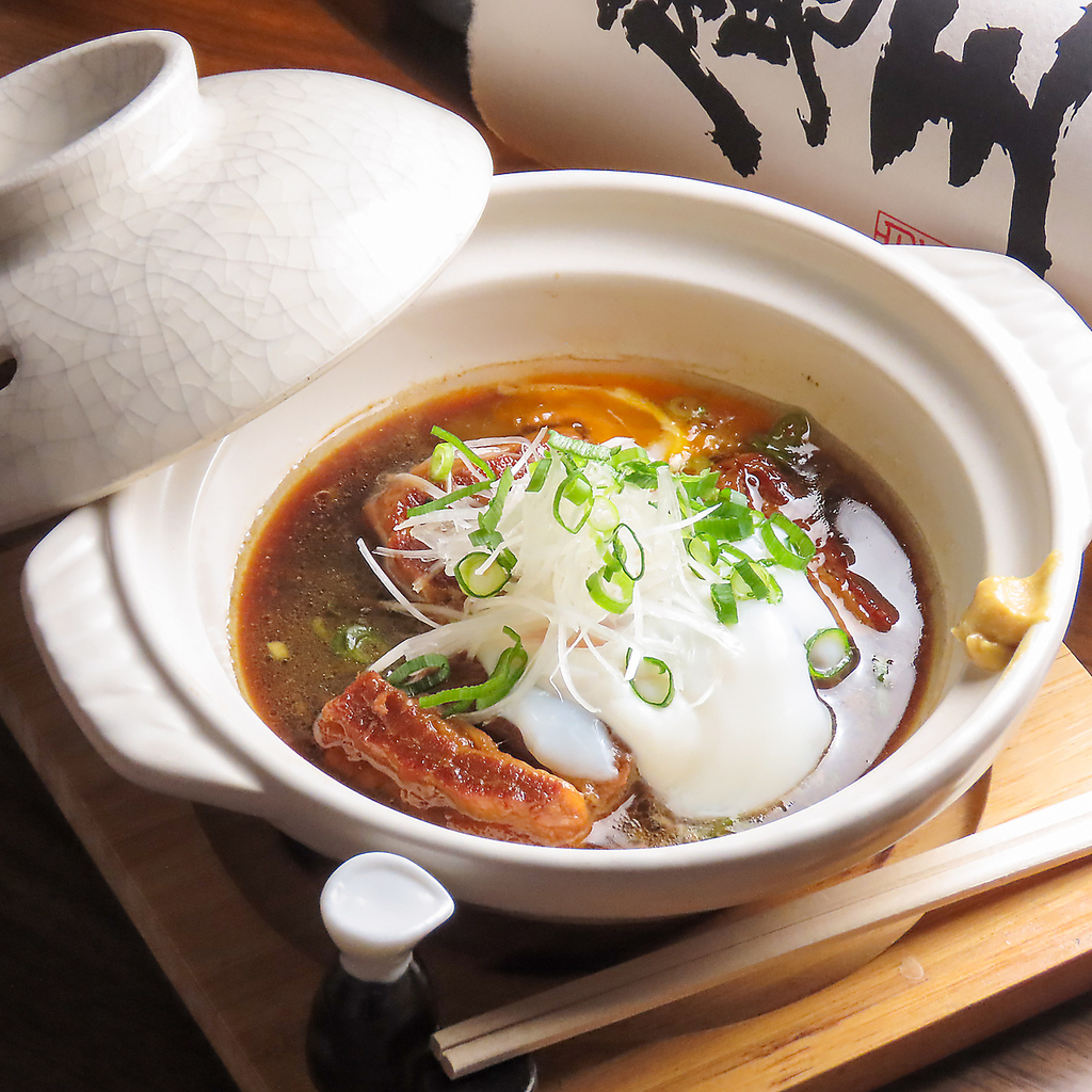 九時間煮込んだ豚角煮を一度お試しください！トロトロに煮込まれ、噛めば柔らかく、とろける味わい◎