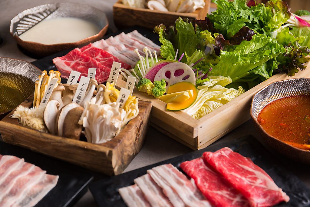 食べ放題コースは60品以上が食べ放題！