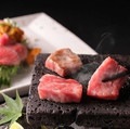 料理メニュー写真 黒毛和牛の富士溶岩焼き