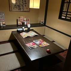 掘りごたつの半個室で、ご家族、友人同士、カップルなど、周りを気にすることなくくつろげます♪ちょっとした宴会にも仕切りがあるのでお気軽に！！