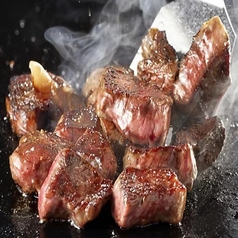 熱々を味わう！こだわりの本格鉄板バルメニュー
