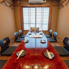 【3名～12名】昔懐かしと現代を活かした個室に仕上がっております。ゆっくりとおくつろぎください。