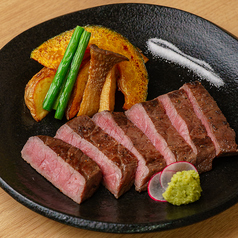 30日熟成国産牛赤身肉の藁焼き