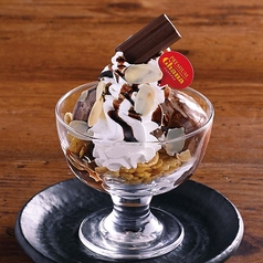 プレミアムガーナアイスの濃厚チョコパフェ