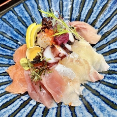 海鮮丼2種盛り850円：3種盛り1150円