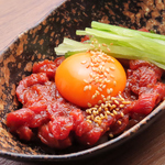 《熊本》さくらユッケ　濃厚な卵黄とあわせるさくらユッケは口の中でとろける美味しさ