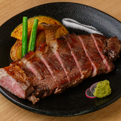 30日熟成国産牛ロースの藁焼き