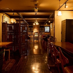 当店では20人から50人までの貸切が可能！大人数での集まりやイベントにぴったりな空間をご用意しております。プライベートな雰囲気の中、友人や同僚との特別なひとときをお楽しみいただけます。会社の宴会や結婚式の2次会、親戚な集まりなど様々なシーンににおすすめです♪ぜひ、みんなでワイワイ盛り上がってくださいね♪
