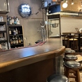 お一人様やカップルでのご利用に最適な、ライブ感溢れるカウンター席をご用意しております。スタッフとの会話を楽しんだり、お仕事帰りにふらっと立ち寄ってサク飲みを楽しんだりと、自由なスタイルで過ごせるのが自慢です。温かみのある空間で、自分だけの贅沢な時間を存分に満喫していただけます★