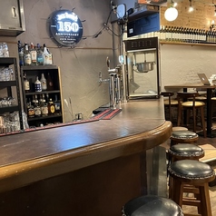 お一人様やカップルでのご利用に最適な、ライブ感溢れるカウンター席をご用意しております。スタッフとの会話を楽しんだり、お仕事帰りにふらっと立ち寄ってサク飲みを楽しんだりと、自由なスタイルで過ごせるのが自慢です。温かみのある空間で、自分だけの贅沢な時間を存分に満喫していただけます★