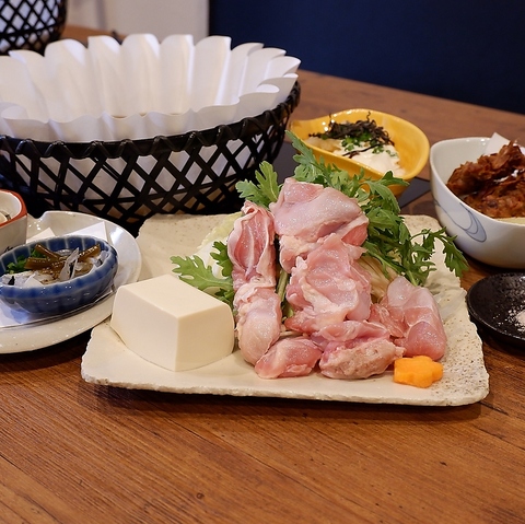 名古屋コーチン鶏鍋とうなぎ料理を主役に、本物の素材で迎える鍋屋「なべ福」
