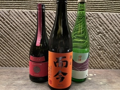 季節限定の日本酒は店舗メニューにてご用意しています。