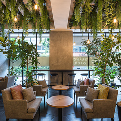 ゆったりくつろげる。ソファ席もご用意。