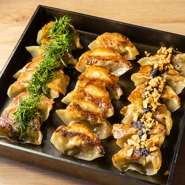 餃子ト鶏皮ト酒 ネオとよじのおすすめ料理1