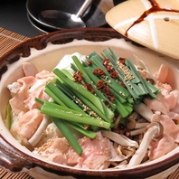 自慢の白出汁でつくる秘伝のもつ鍋が大好評！