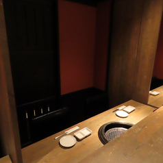 カウンター席のみの個室もご用意しております！お一人様でも少人数でもごゆっくりとお食事をお楽しみいただけます。