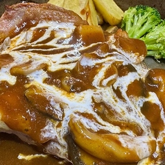 チキンソテー　デミグラスソース