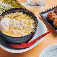 圧巻のインパクト！丸ごと一枚の鶏もも肉を味わう名物