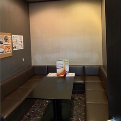 10名様用部屋が8部屋ございます