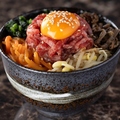 料理メニュー写真&nbsp;黒毛和牛の生肉ユッケビビンバ