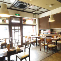 温かみのある空間で過ごす落ち着いた店内！お子様もOK♪
