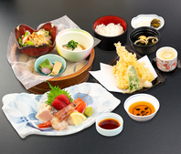 ランチ/ディナーはファミリーでもお愉しみ頂けます！