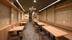 1階フロア貸切。最大26名様まで対応◎入り口から近く集まりやすい。部署の飲み会や同窓会など中規模なご宴会にも最適♪自慢の肉料理を味わいながらワイワイ盛り上がれます。