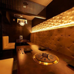 当店は、すべての席でご喫煙可能です。おタバコを吸いながらのご飲食やご歓談でご満足いただけます。